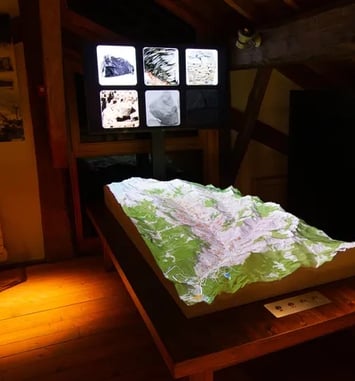 Présentation de la nouvelle carte en relief interactive au Musée de St Martin