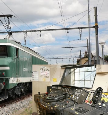 Visite de la cabine de conduite de la locomotive CC 6558